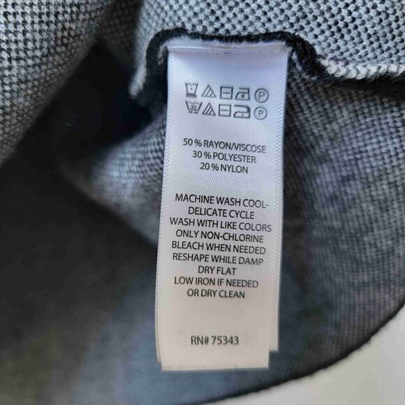 TAHARI Argyle Pattern Long Sleeve High Neck Pullover Sweater Black White Medium - Picture 4 of 6